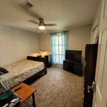 Bedroom Four Minutes From Beach Pensacola Exterior foto